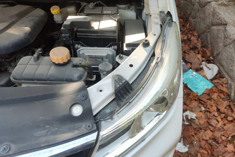 Used Baojun 730 2019 1.5T CVT Flagship Version 7 Seats China V Emission Standard Engine Bay Left
