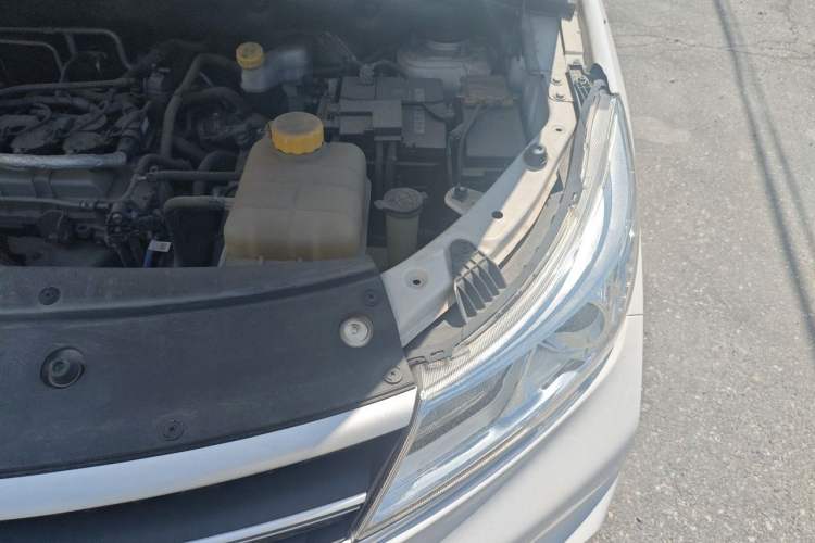 Used Baojun 730 2019 1.5T Manual Fashion Model 7-seater China VI Engine Bay Left