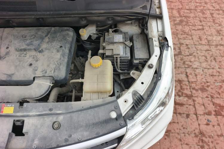 Used Baojun 730 2019 1.5L Manual Fashion Model 7-seater China VI Engine Bay Left