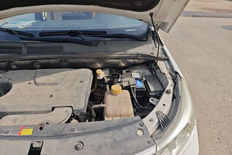 Used Baojun 730 2019 1.5L Manual Fashion Model 7-seater China VI Engine Bay Left