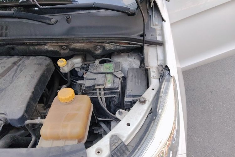 Used Baojun 730 2019 1.5L Manual Fashion Model 7-seater National V Engine Bay Left