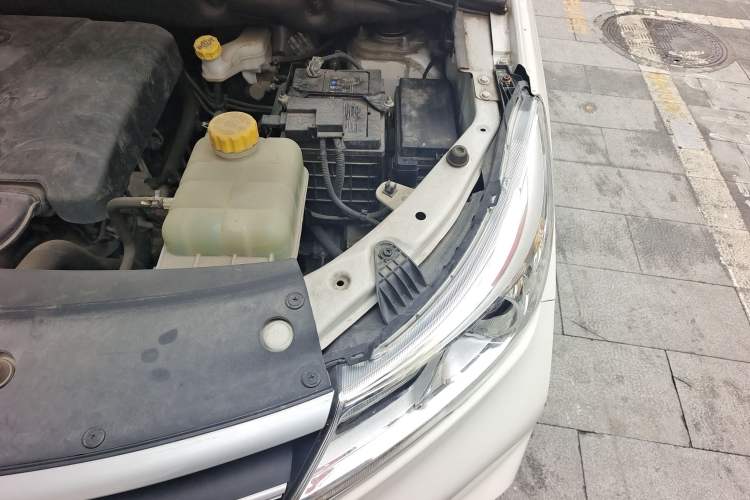 Used Baojun 730 2019 1.5L Manual Fashion Model 7-seater China VI Engine Bay Left