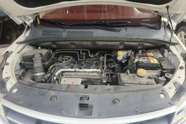 Used Baojun 730 2019 1.5T CVT Fashion Model 7 Seats China VI Emission Standard Engine Bay