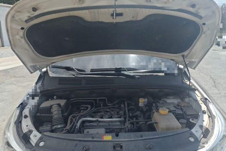 Used Baojun 730 2019 1.5T Manual Fashion Model 7-seater China VI Engine Bay