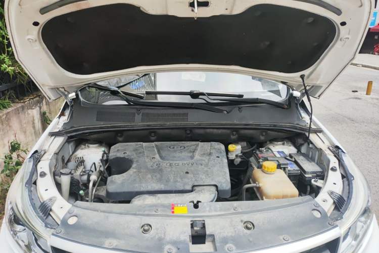 Used Baojun 730 2019 1.5L Manual Fashion Model 7-seater China VI Engine Bay