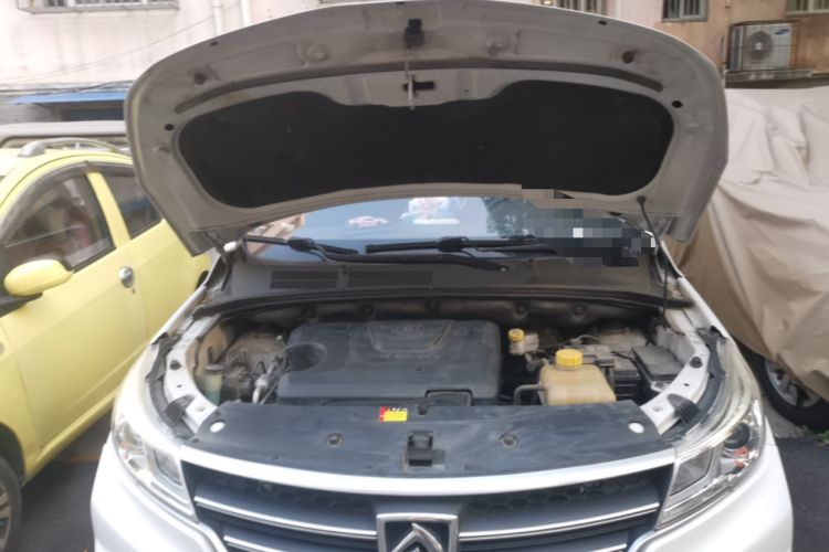 Used Baojun 730 2019 1.5L Manual Fashion Model 7-seater China VI Engine Bay