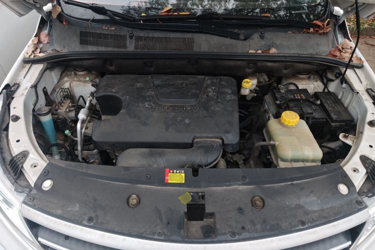Used Baojun 730 2019 1.5L Manual Fashion Model 7-seater China VI Engine Bay