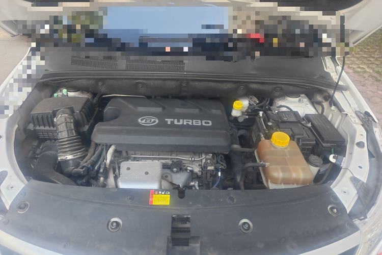 Used Baojun 730 2019 1.5T Manual Fashion Model 7-seater China VI Engine Bay