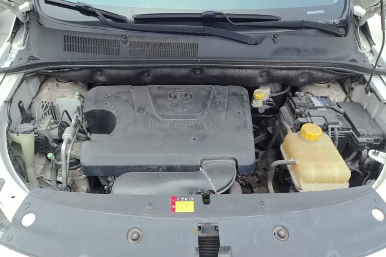 Used Baojun 730 2019 1.5L Manual Fashion Model 7-seater China VI Engine Bay