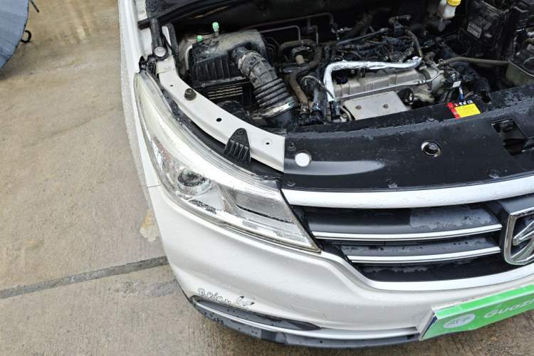 Used Baojun 730 2019 1.5T CVT Fashion Model 7 Seats China VI Emission Standard Engine Bay Right