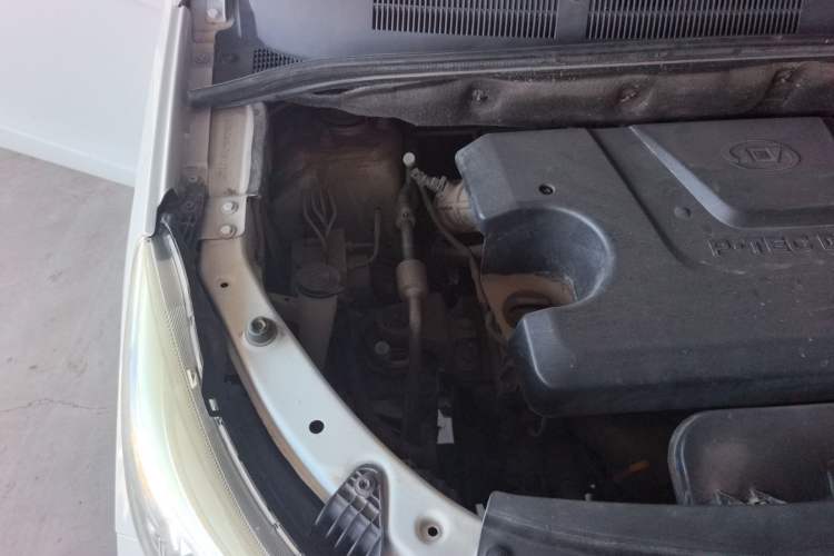 Used Baojun 730 2019 1.5L Manual Fashion Model 7-seater China VI Engine Bay Right