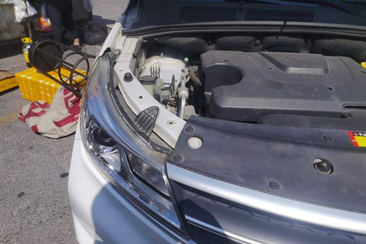 Used Baojun 730 2019 1.5L Manual Fashion Model 7-seater National V Engine Bay Right
