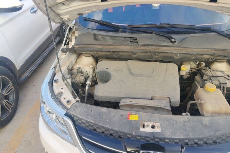 Used Baojun 730 2019 1.5L Manual Value Edition 7 Seats China VI Emission Standard Engine Bay Right