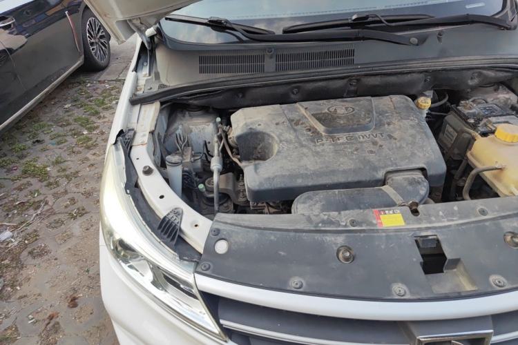 Used Baojun 730 2019 1.5L Manual Fashion Model 7-seater China VI Engine Bay Right