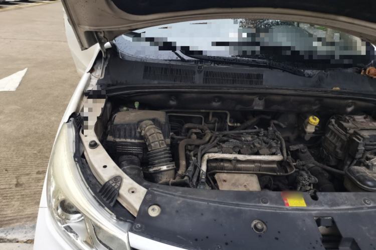 Used Baojun 730 2019 1.5T CVT Fashion Model 7 Seats China VI Emission Standard Engine Bay Right
