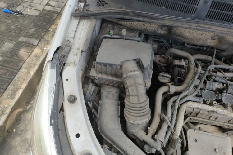 Used Baojun 730 2019 1.5T Manual Fashion Model 7-seater China VI Engine Bay Right