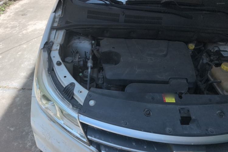 Used Baojun 730 2019 1.5L Manual Fashion Model 7-seater National V Engine Bay Right