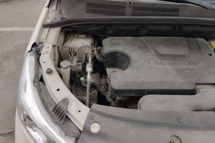 Used Baojun 730 2019 1.5L Manual Fashion Model 7-seater National V Engine Bay Right