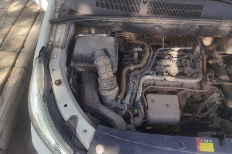 Used Baojun 730 2019 1.5T Manual Fashion Model 7-seater China VI Engine Bay Right
