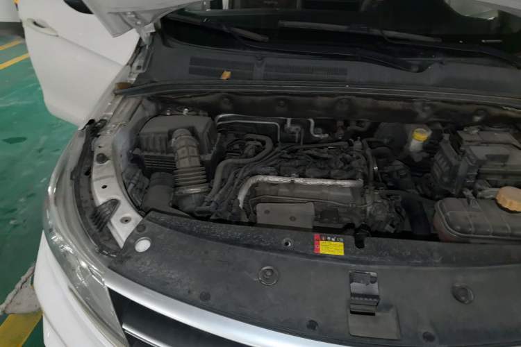Used Baojun 730 2019 1.5T CVT Fashion Model 7 Seats China VI Emission Standard Engine Bay Right