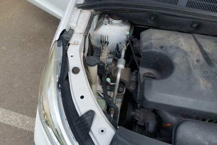 Used Baojun 730 2019 1.5L Manual Fashion Model 7-seater China VI Engine Bay Right