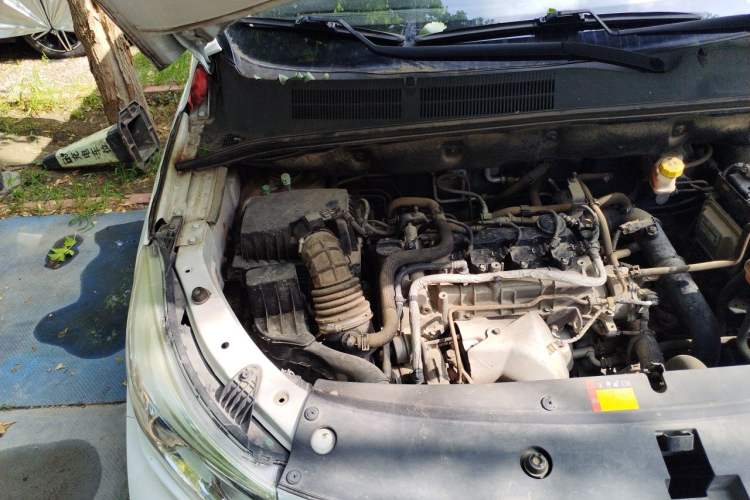 Used Baojun 730 2019 1.5T Manual Fashion Model 7-seater National V Engine Bay Right