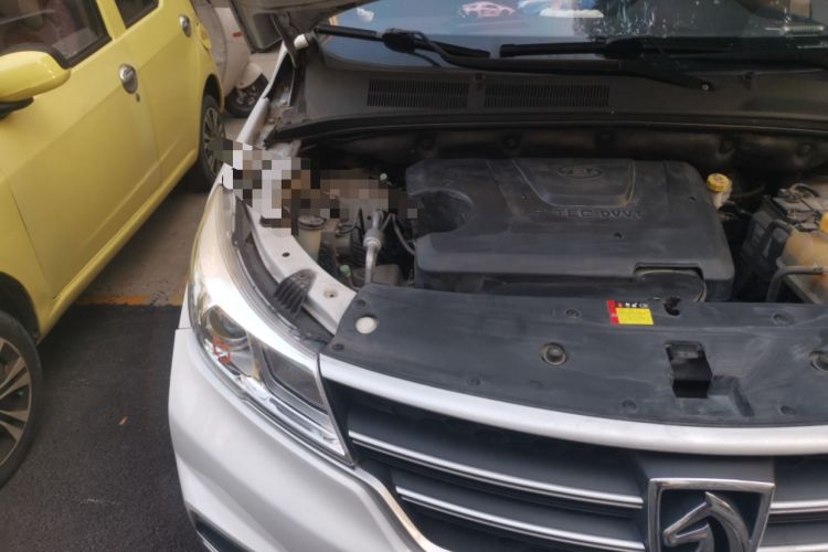 Used Baojun 730 2019 1.5L Manual Fashion Model 7-seater China VI Engine Bay Right