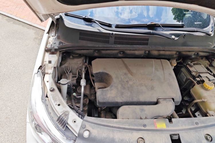 Used Baojun 730 2019 1.5L Manual Fashion Model 7-seater China VI Engine Bay Right