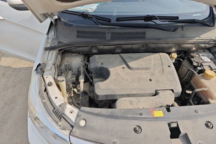 Used Baojun 730 2019 1.5L Manual Fashion Model 7-seater China VI Engine Bay Right