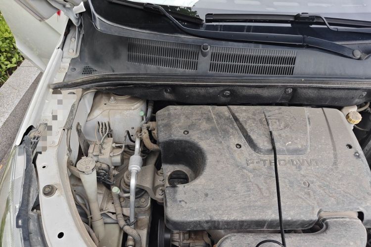Used Baojun 730 2019 1.5L Manual Fashion Model 7-seater National V Engine Bay Right