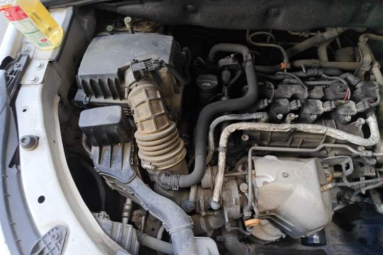 Used Baojun 730 2019 1.5T Manual Fashion Model 7-seater National V Engine Bay Right