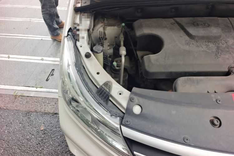 Used Baojun 730 2019 1.5L Manual Fashion Model 7-seater China VI Engine Bay Right