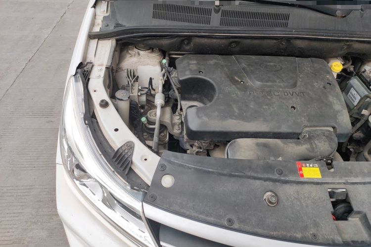 Used Baojun 730 2019 1.5L Manual Fashion Model 7-seater National V Engine Bay Right