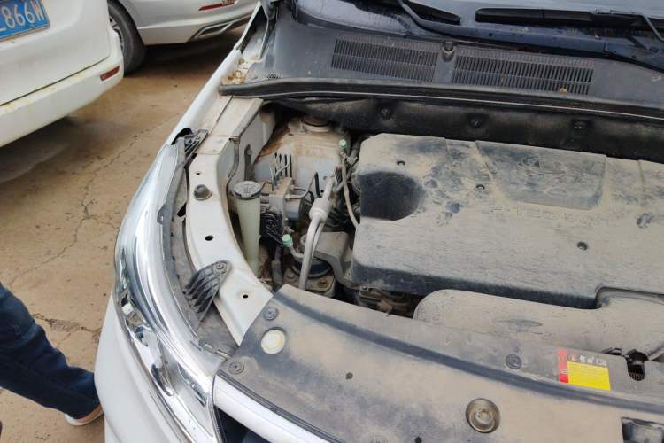 Used Baojun 730 2019 1.5L Manual Fashion Model 7-seater National V Engine Bay Right