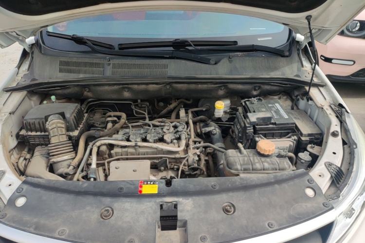 Used Baojun 730 2019 1.5T CVT Fashion Model 7 Seats China V Emission Standard Engine Bay