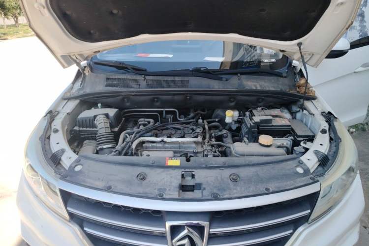 Used Baojun 730 2019 1.5T CVT Fashion Model 7 Seats China VI Emission Standard Engine Bay