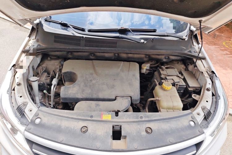 Used Baojun 730 2019 1.5L Manual Fashion Model 7-seater China VI Engine Bay