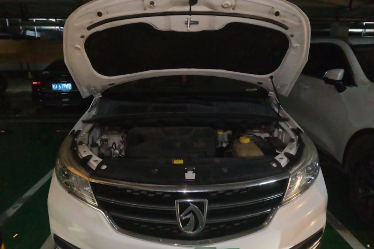 Used Baojun 730 2019 1.5L Manual Fashion Model 7-seater China VI Engine Bay