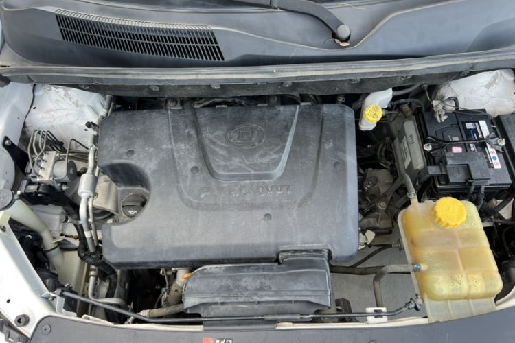 Used Baojun 730 2019 1.5L Manual Value Edition 7 Seats China VI Emission Standard Engine Bay