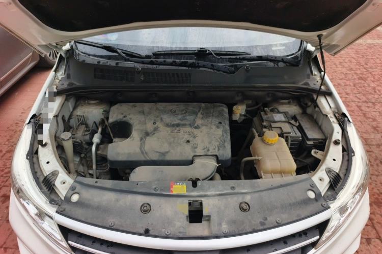 Used Baojun 730 2019 1.5L Manual Fashion Model 7-seater China VI Engine Bay