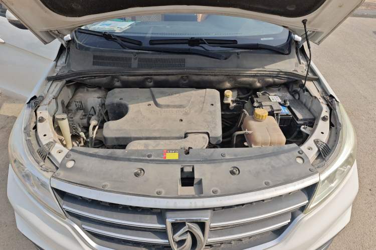 Used Baojun 730 2019 1.5L Manual Fashion Model 7-seater China VI Engine Bay