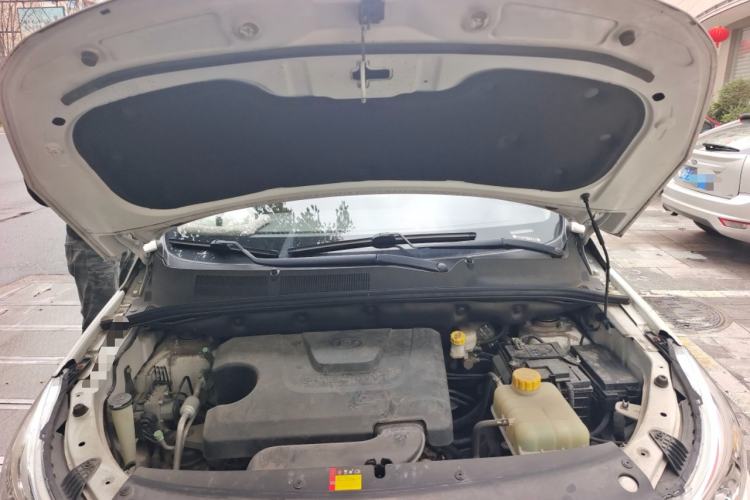 Used Baojun 730 2019 1.5L Manual Fashion Model 7-seater China VI Engine Bay