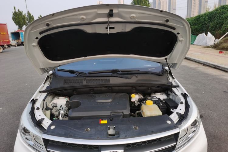 Used Baojun 730 2019 1.5L Manual Fashion Model 7-seater National V Engine Bay
