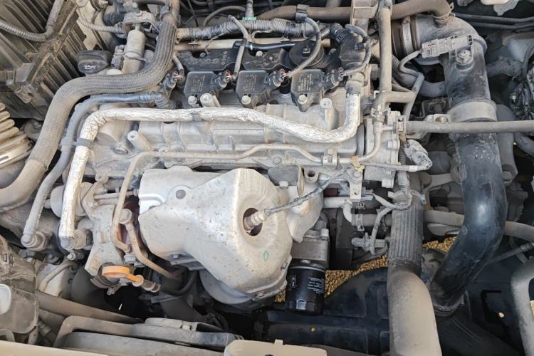 Used Baojun 730 2019 1.5L Manual Fashion Model 7-seater National V Engine Bay