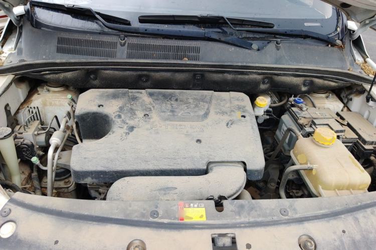Used Baojun 730 2019 1.5L Manual Fashion Model 7-seater National V Engine Bay