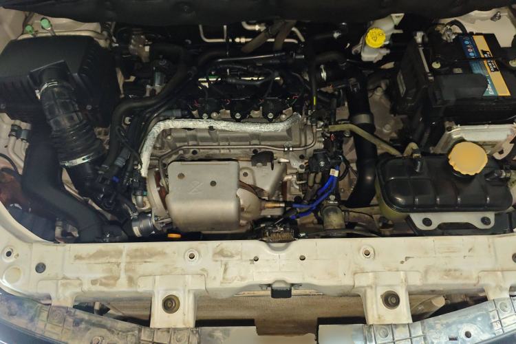 Used Baojun 730 2019 1.5T CVT Fashion Model 7 Seats China VI Emission Standard Engine Bay