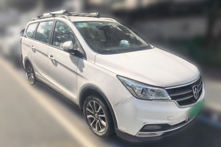 Used Baojun 730 2019 1.5L Manual Fashion Model 7-seater National V Exterior 2