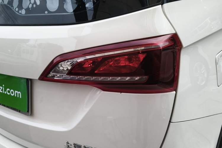 Used Baojun 730 2019 1.5T CVT Fashion Model 7 Seats China VI Emission Standard Exterior 3