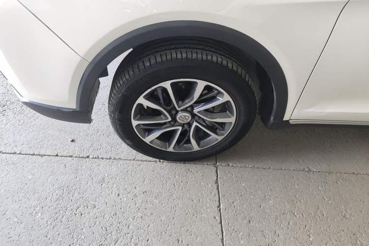 Used Baojun 730 2019 1.5T Manual Fashion Model 7-seater China VI Exterior 4