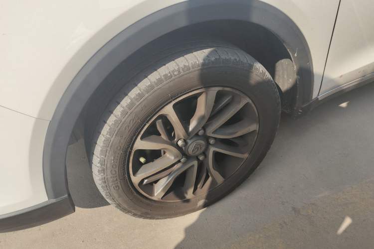 Used Baojun 730 2019 1.5T Manual Fashion Model 7-seater National V Exterior 4